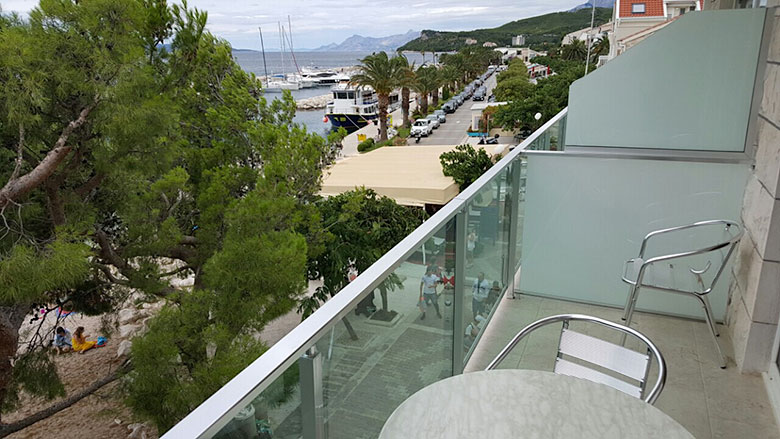 Apartments Plaža, Tučepi - balcony with sea view