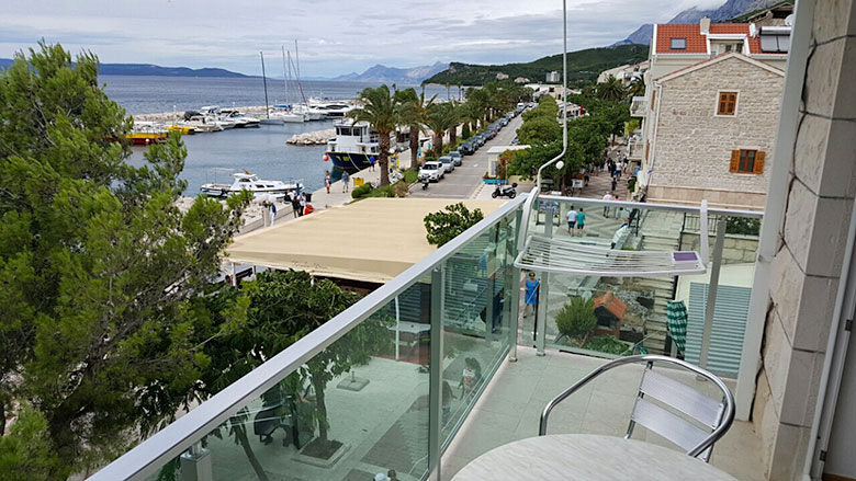 Apartments Plaža, Tučepi - balcony with sea view