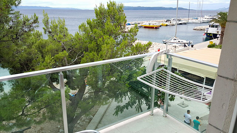 Apartments Plaža, Tučepi - balcony with sea view