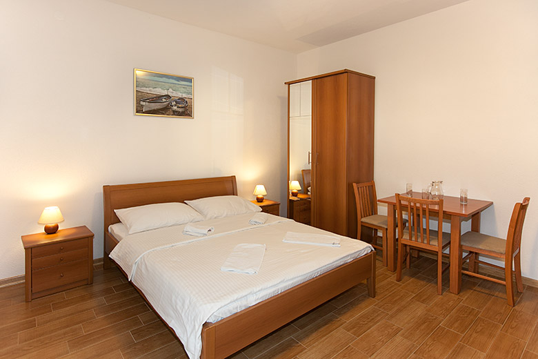 Apartments Plaža, Tučepi - bedroom