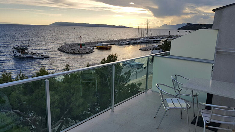 Apartments Plaža, Tučepi - balcony with sea view