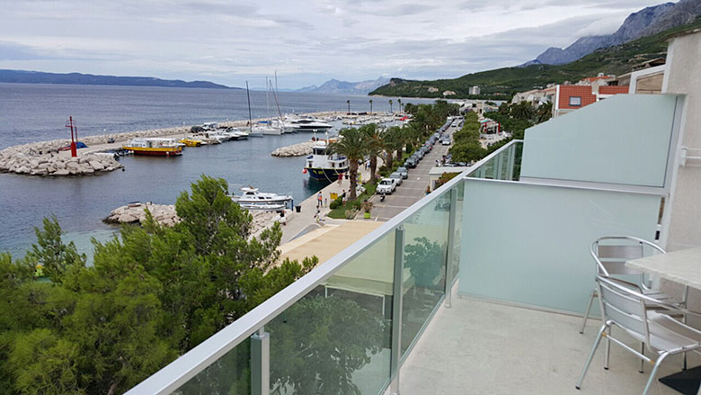 Apartments Plaža, Tučepi - balcony with sea view