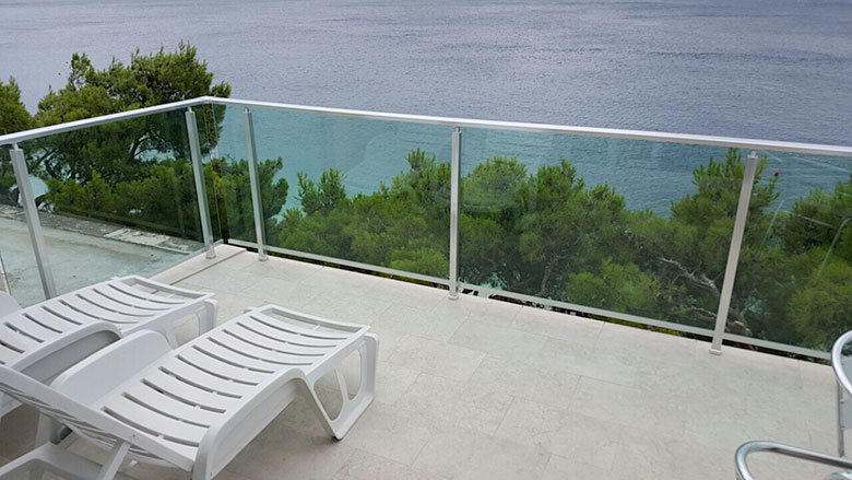 Apartments Plaža, Tučepi - balcony with sea view