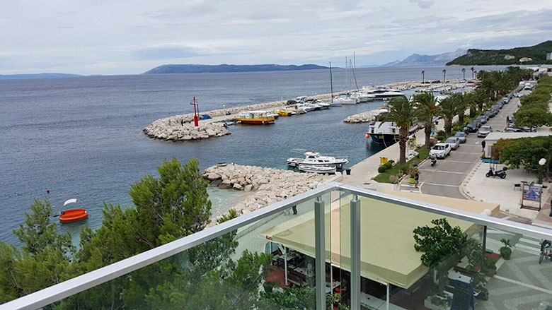 Apartments Plaža, Tučepi - balcony with sea view