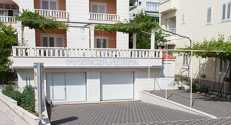 Tučepi, apartments Marija Mijačika - in front of house