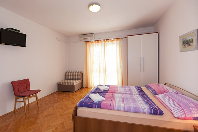 Apartments Rosemarie, Tučepi - bedroom