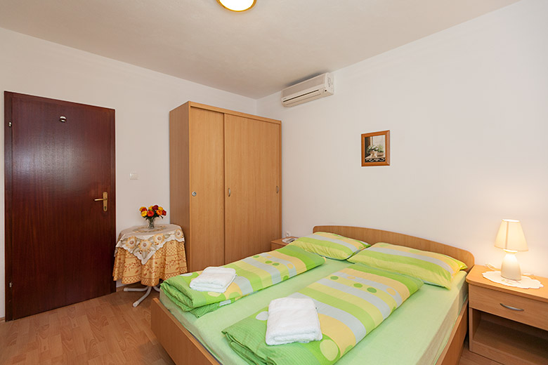 Apartments Rosemarie, Tučepi - bedroom