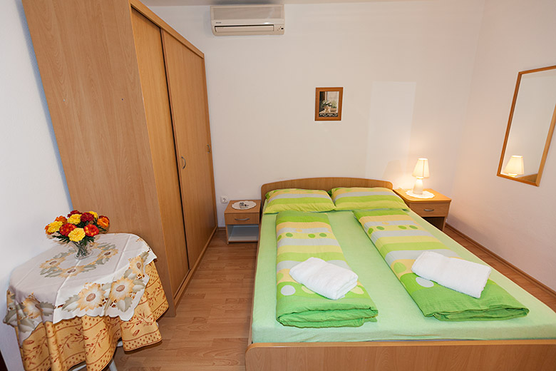 Apartments Rosemarie, Tučepi - bedroom