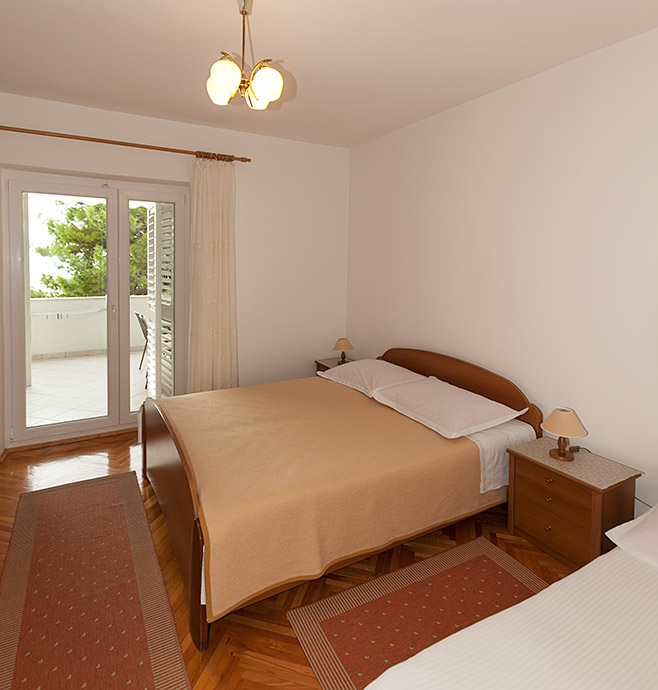 Apartments Sandra, Tučepi - bedroom