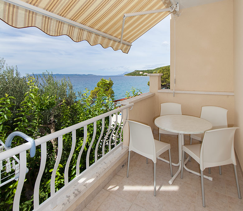 balcony with sea view - Apartments Marija Šarić, Tučepi