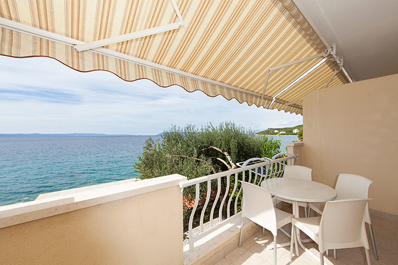 balcony with sea view - Apartments Marija Šarić, Tučepi