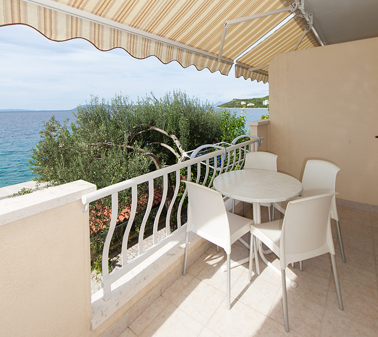 balcony with sea view - Apartments Marija Šarić, Tučepi