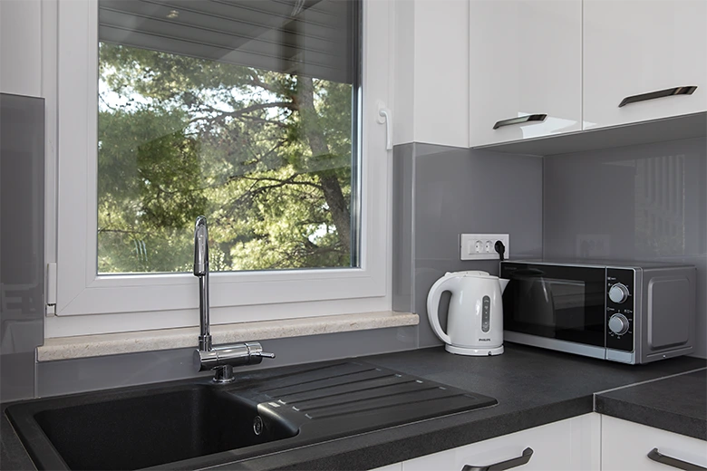 detail in the kitchen - Apartments Leon Šarić, Tučepi