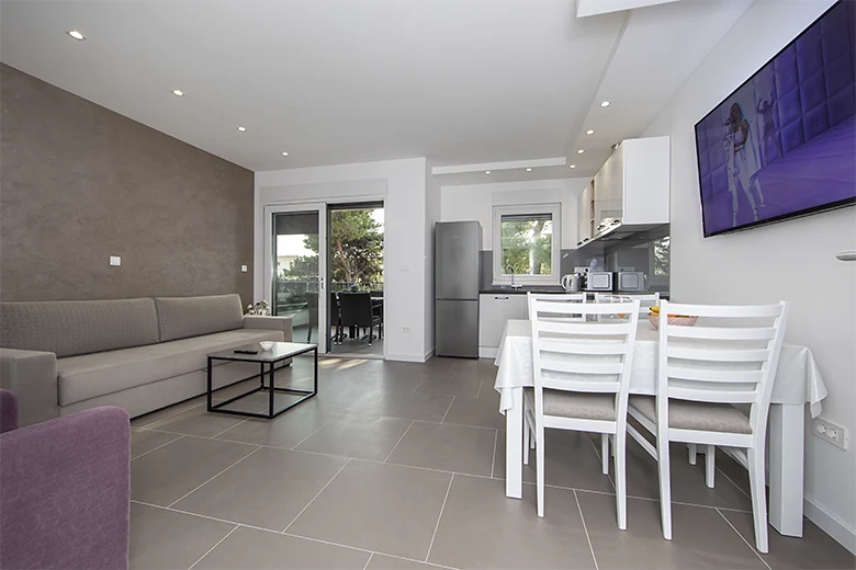 living room panorama - Apartments Leon Šarić, Tučepi