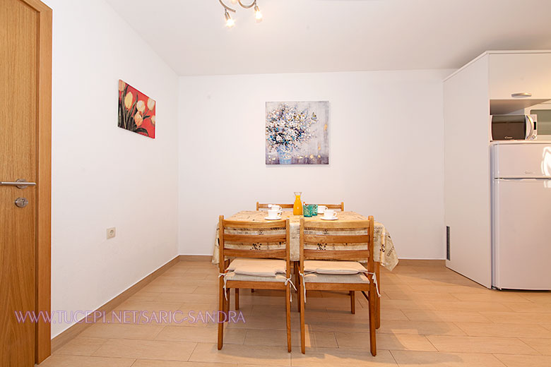 Apartments Sandra Šarić, Tučepi - dining room