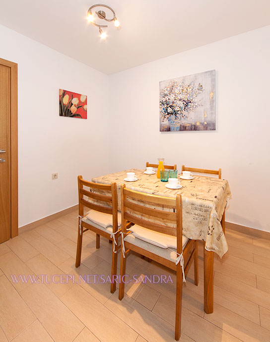 Apartments Sandra Šarić, Tučepi - dining room