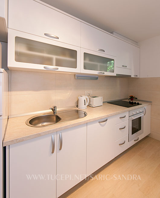 Apartments Sandra Šarić, Tučepi - kitchen