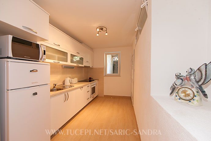 Apartments Sandra Šarić, Tučepi - kitchen