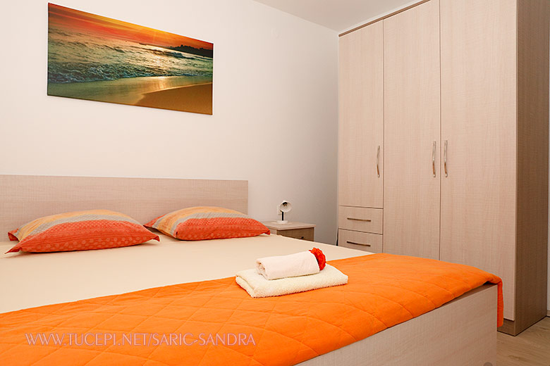 Apartments Sandra Šarić, Tučepi - bedroom