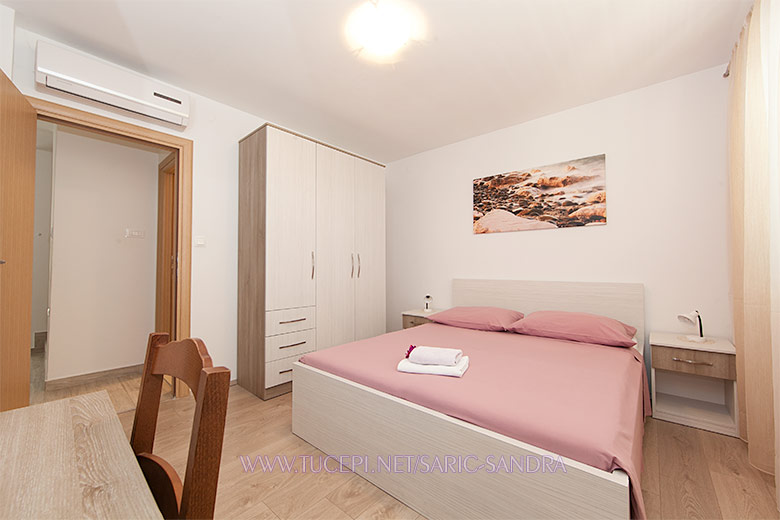 Apartments Sandra Šarić, Tučepi - bedroom