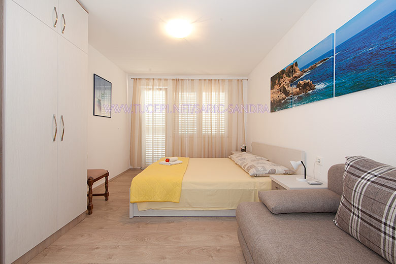 Apartments Sandra Šarić, Tučepi - bedroom