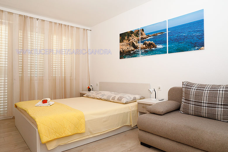 Apartments Sandra Šarić, Tučepi - bedroom