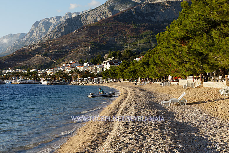 pebble beach in Tučepi - central