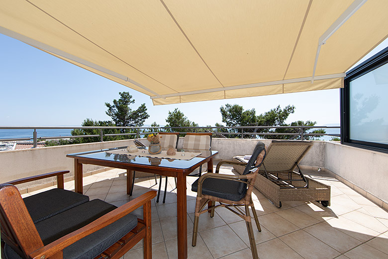 apartments Matko Ševelj, Tučepi - balcony with sea view