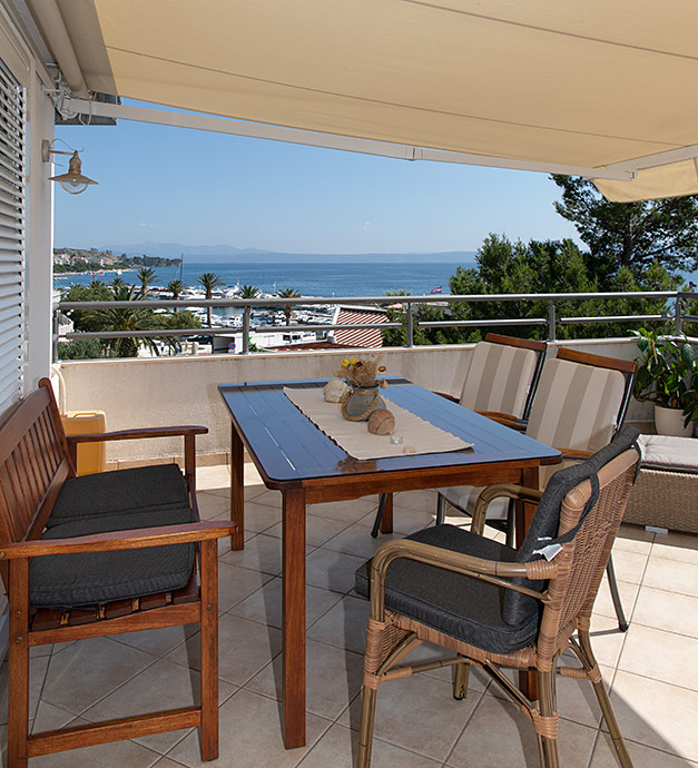 apartments Matko Ševelj, Tučepi - balcony with sea view