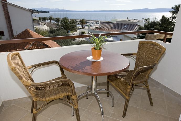 apartments Matko Ševelj, Tučepi - balcony with sea view