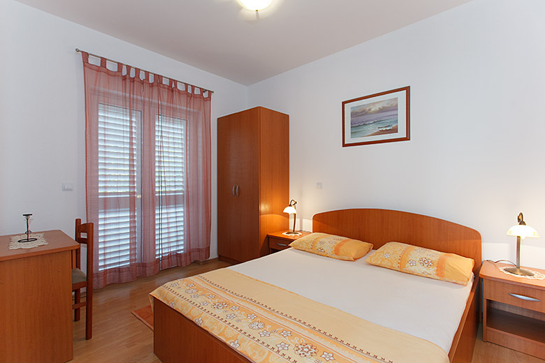 Apartments Silva, Tučepi - bedroom