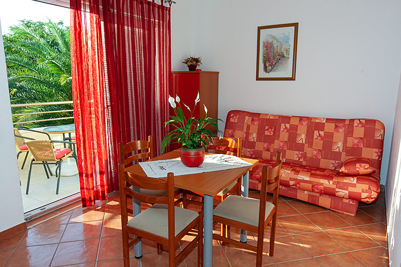 Apartments Silva, Tučepi - dining room