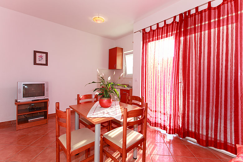 Apartments Silva, Tučepi - dining room