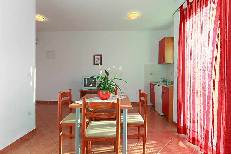 Apartments Silva, Tučepi - dining room