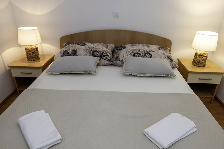 Apartments Silva, Tučepi - bedroom detail
