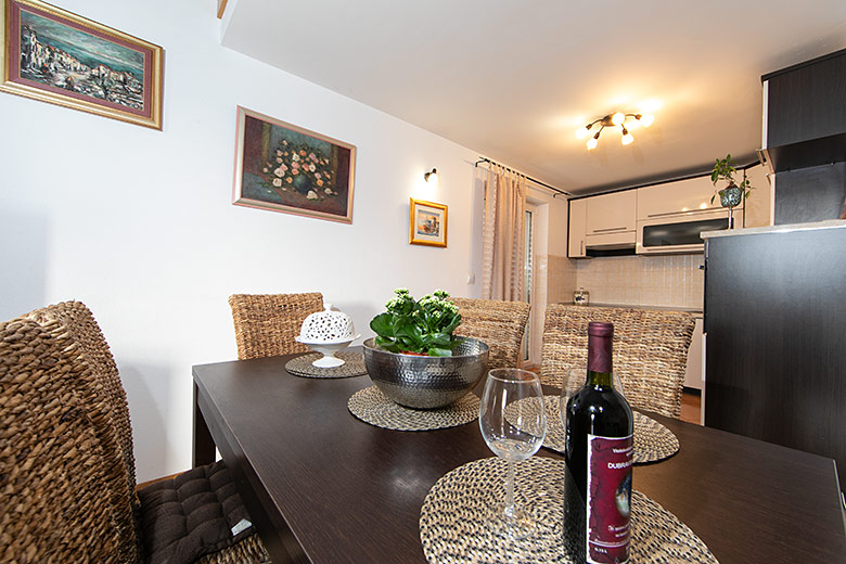 Apartments Silva, Tučepi - dining room