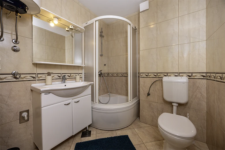Apartments Silva, Tučepi - bathroom