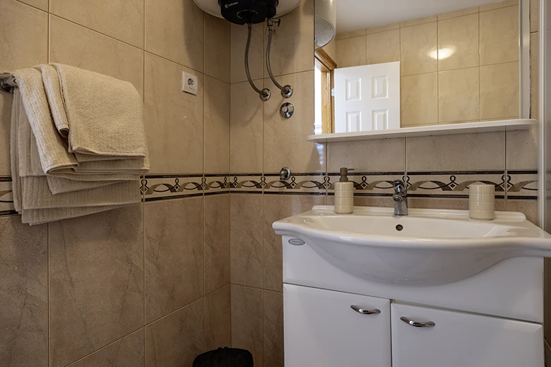 Apartments Silva, Tučepi - bathroom