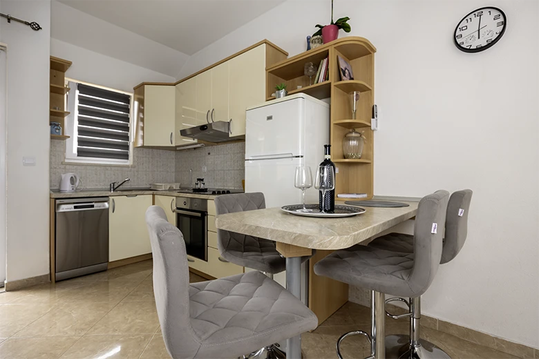 Apartments Silva, Tučepi - dining table