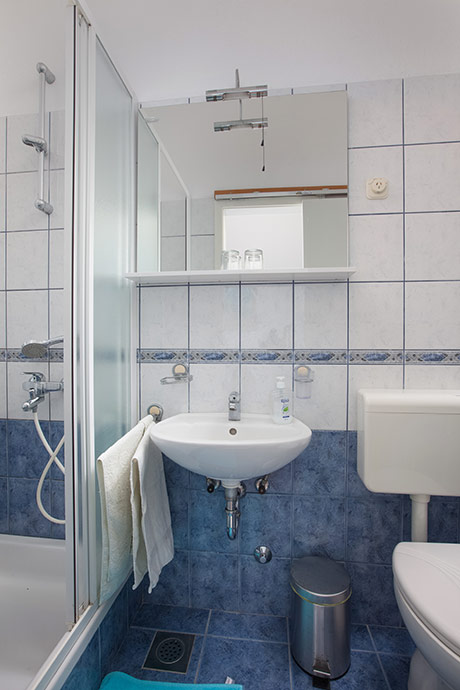 Apartments Šimić, Tučepi - bathroom