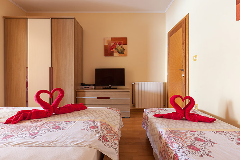 Apartments Šimić, Tučepi - bedroom