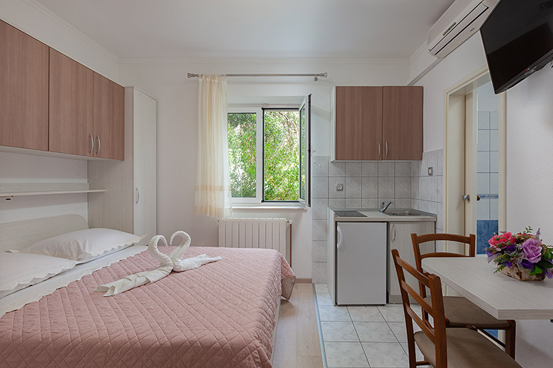 Apartments Šimić, Tučepi - bedroom