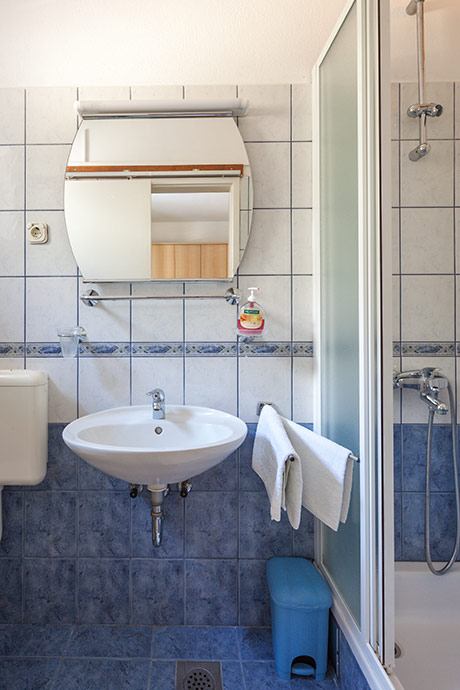 Apartments Šimić, Tučepi - bathroom