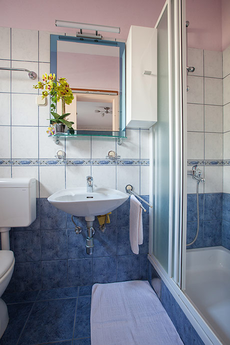 Apartments Šimić, Tučepi - bathroom