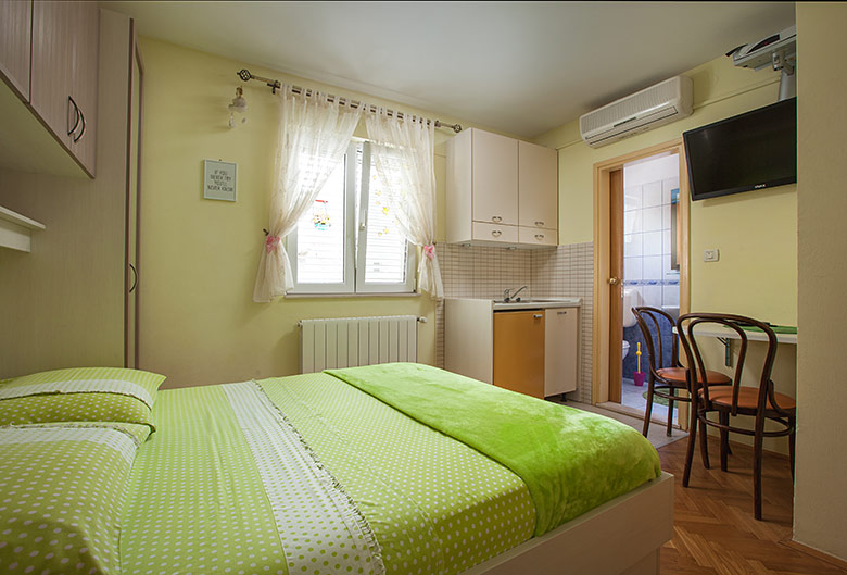 Apartments Šimić, Tučepi - bedroom
