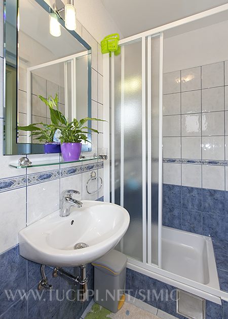 Apartments Šimić, Tučepi - bathroom