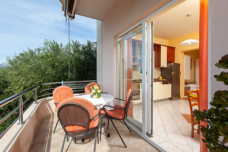 Apartments Šimić, Tučepi - balcony with sea view