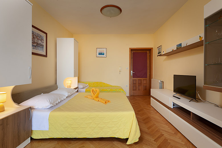 Apartments Šimić, Tučepi - bedroom