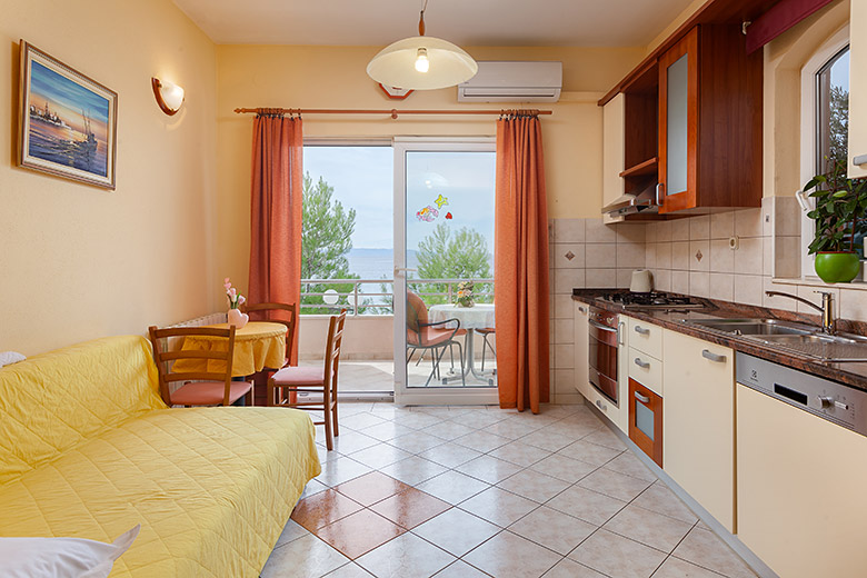 Apartments Šimić, Tučepi - dining room