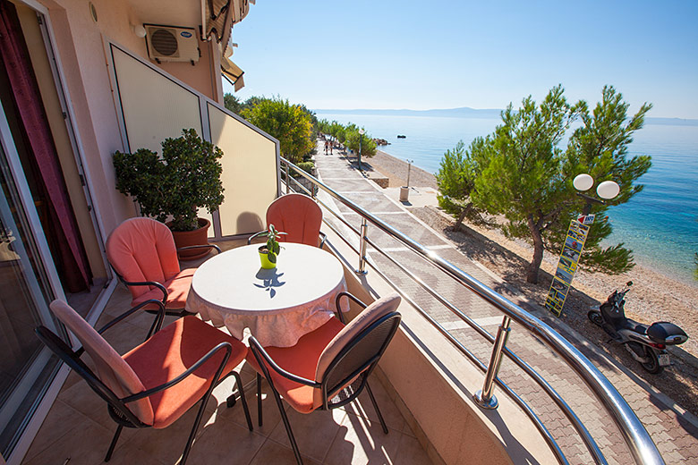 Apartments Šimić, Tučepi - balcony with sea view